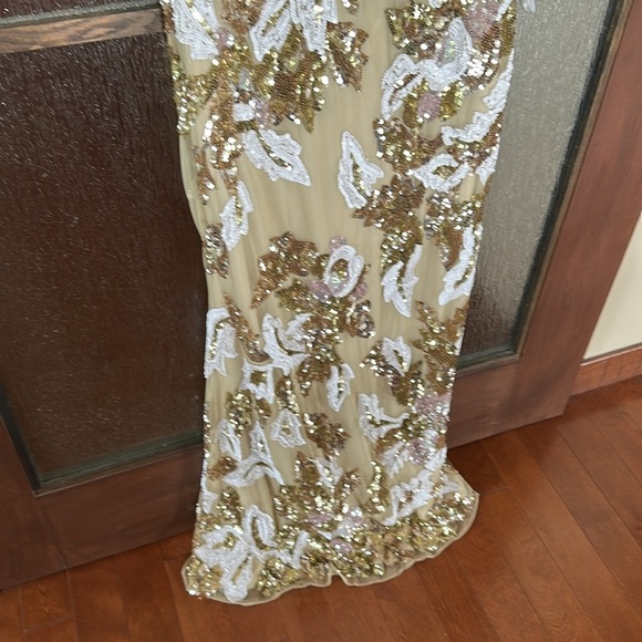 NWT $598 Mac Duggal size 12 v-Neck Sleeveless Floral Embellished  Sequin Gown - Picture 7 of 15